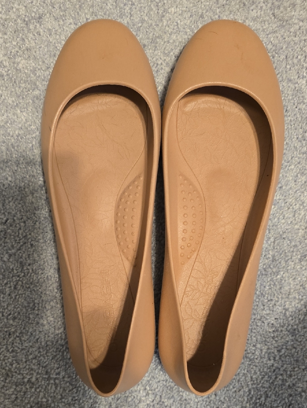 Okabashi Women's Tan Slip-On Ballet Flats